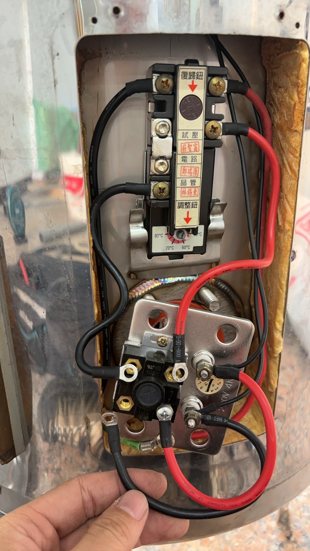 高雄儲熱式電熱水器清潔