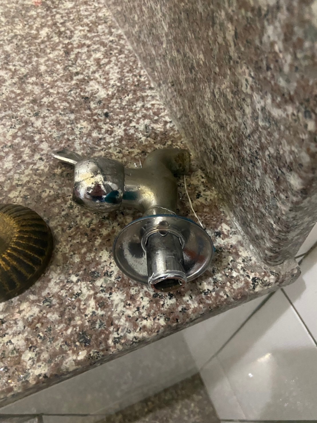 高雄水龍頭斷裂